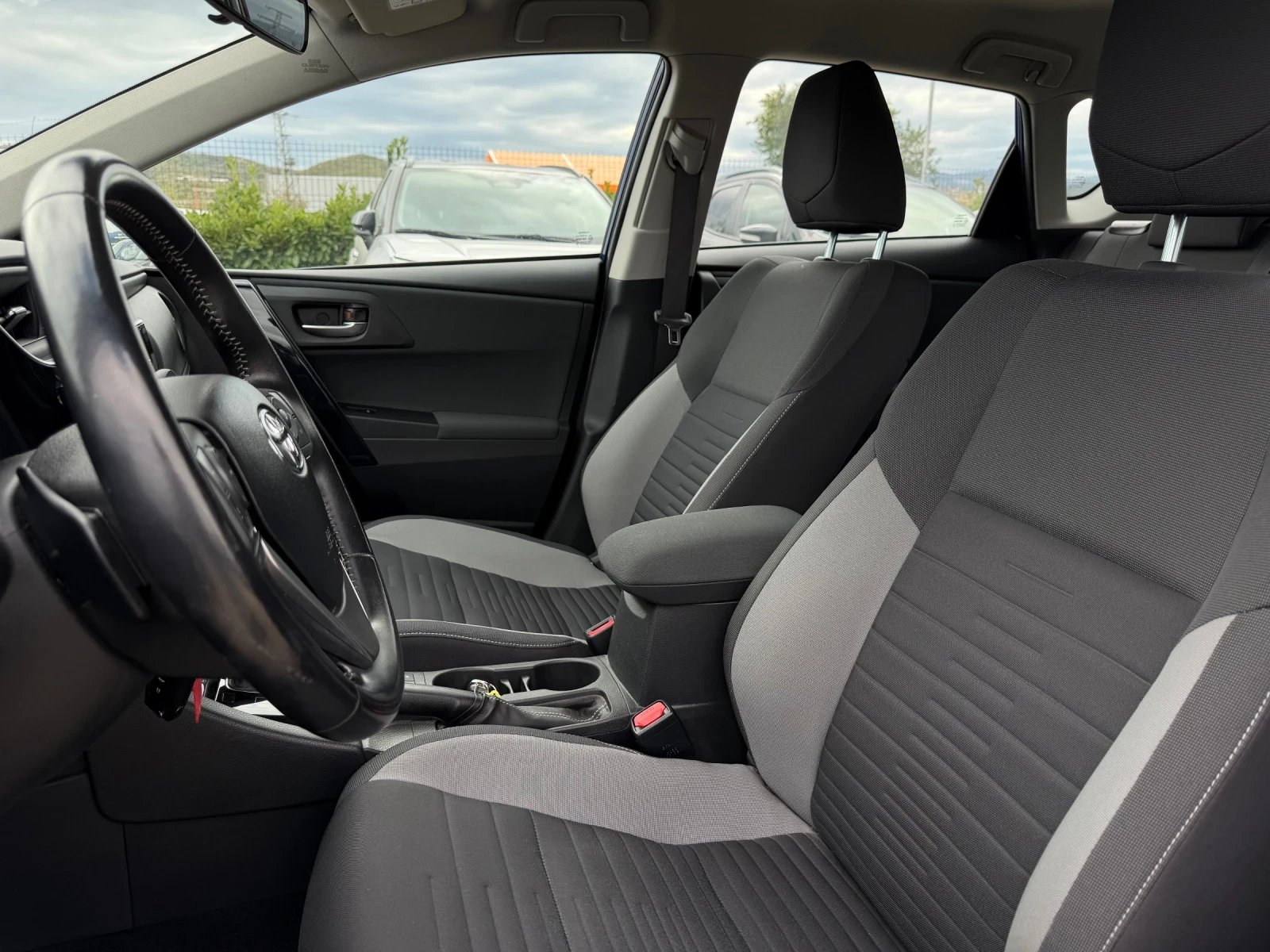 Toyota Auris 1, 2 Dynamic/AUTOMATIC/EURO6, снимка 6 - Автомобили и джипове - 56181107