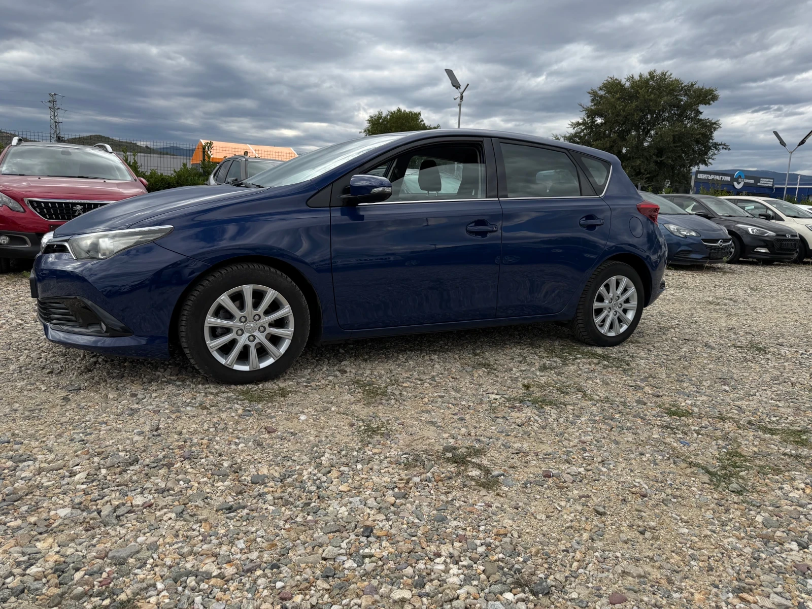 Toyota Auris 1, 2 Dynamic/AUTOMATIC/EURO6, снимка 2 - Автомобили и джипове - 56181107
