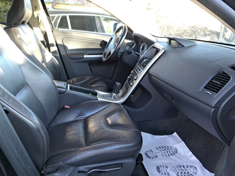 Volvo XC60 2.4 D5 4x4, снимка 15 - Автомобили и джипове - 52543963