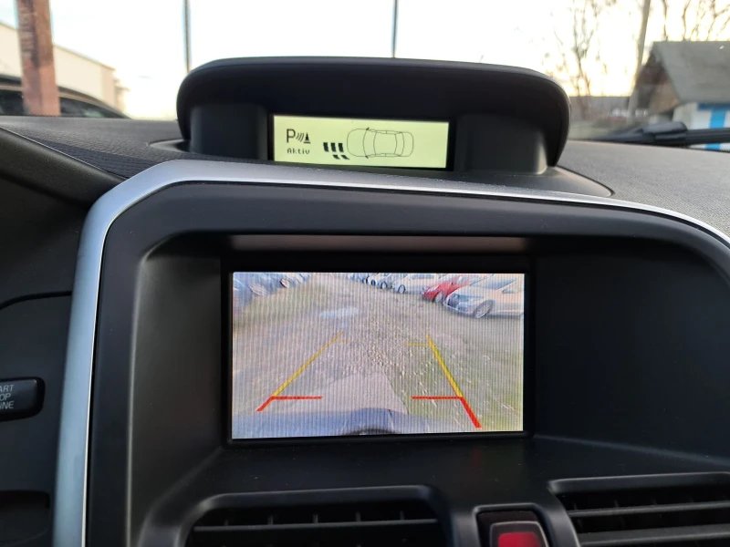 Volvo XC60 2.4 D5 4x4, снимка 10 - Автомобили и джипове - 52543963
