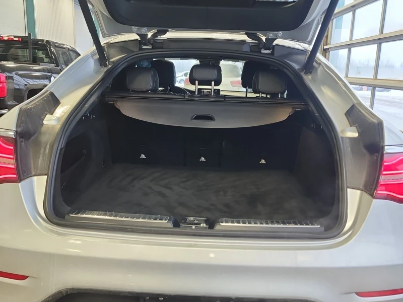 Mercedes-Benz GLC 300 CARFAX АВТО КРЕДИТ , снимка 11 - Автомобили и джипове - 52726731