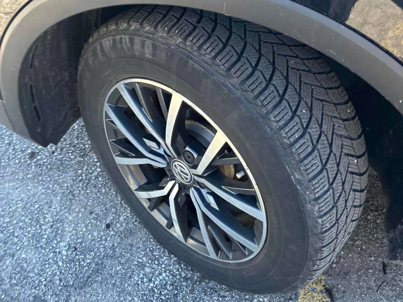 VW Tiguan * Comfortline * ГЛАВНО ПРЕДСТАВИТЕЛСТВО* , снимка 5 - Автомобили и джипове - 54356984