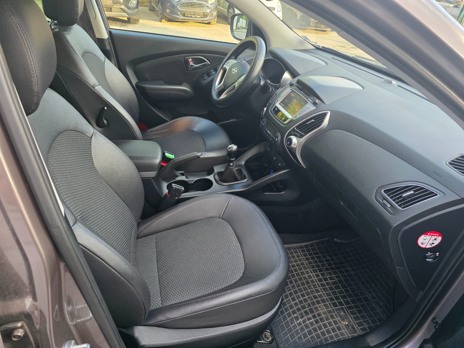 Hyundai IX35 1.6  94000км., снимка 6 - Автомобили и джипове - 54895895
