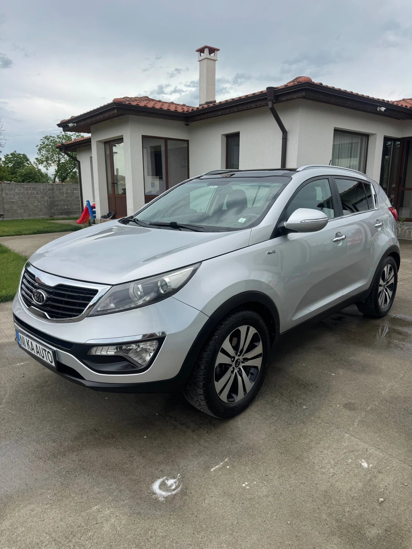 Kia Sportage 2.0i 4WD автомат, кожа, панорама, NAVI, ГАЗ, KEYS , снимка 4 - Автомобили и джипове - 55018245