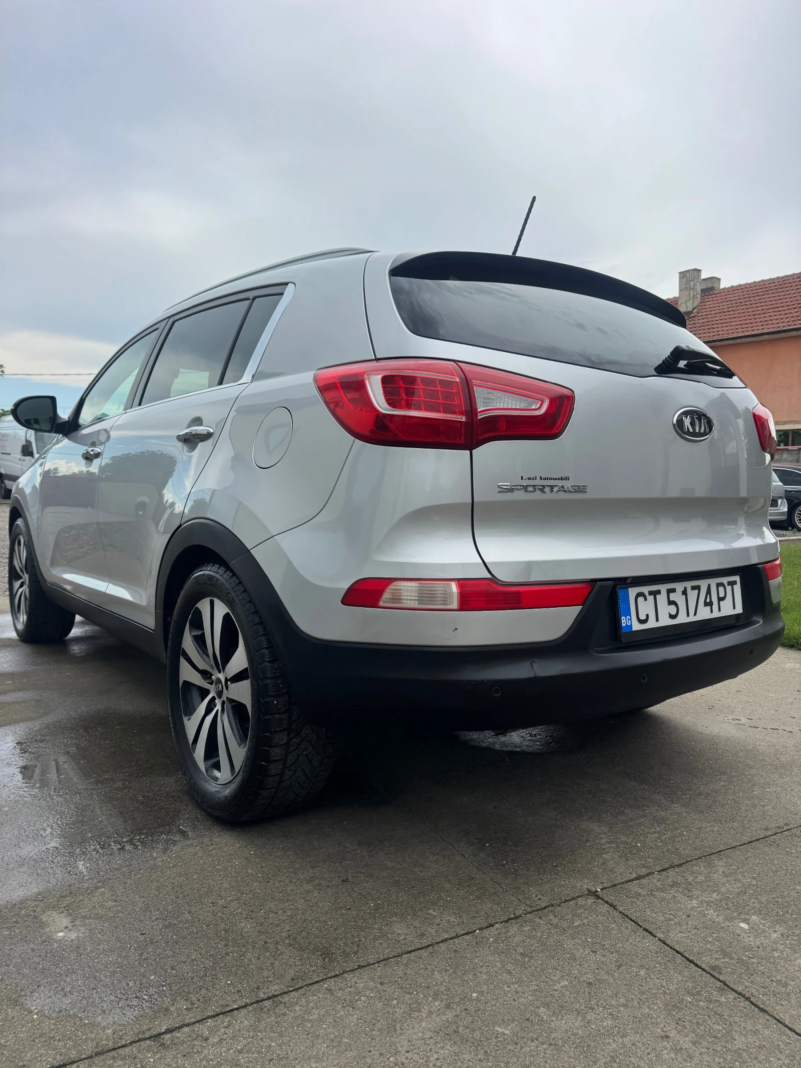 Kia Sportage 2.0i 4WD автомат, кожа, панорама, NAVI, ГАЗ, KEYS , снимка 10 - Автомобили и джипове - 55018245