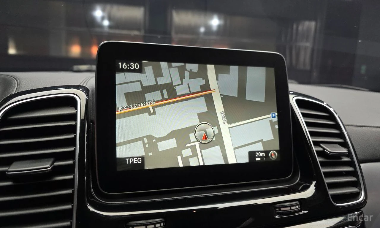 Mercedes-Benz GLE 350 AMG* LINE* HARMON* KARDON* ПОДГРЕВ* КАМЕРА* , снимка 9 - Автомобили и джипове - 55265767