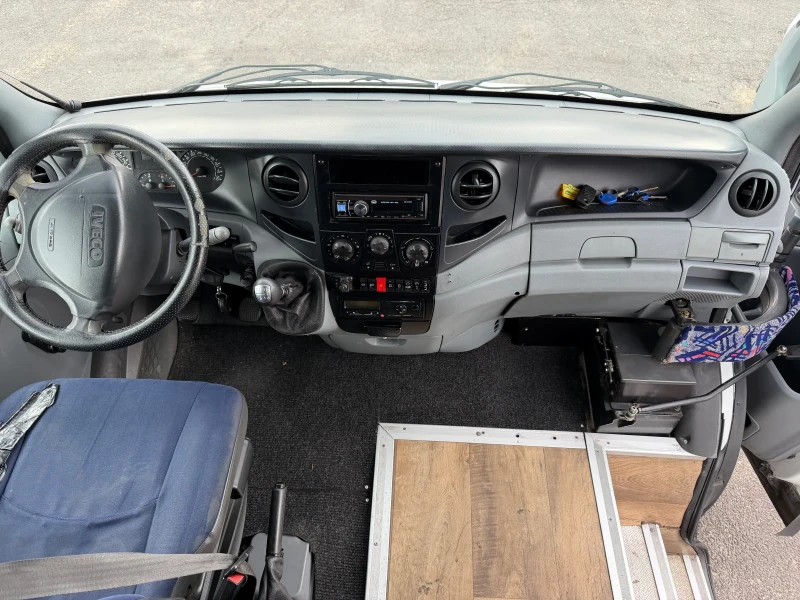 Iveco Daily Tourys 3.0 клима авт врата, снимка 15 - Бусове и автобуси - 52022786