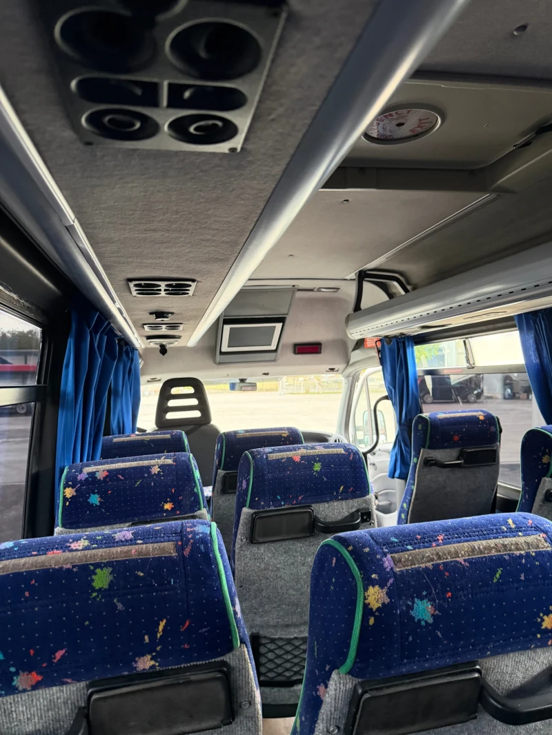Iveco Daily Tourys 3.0 клима авт врата, снимка 9 - Бусове и автобуси - 52022786