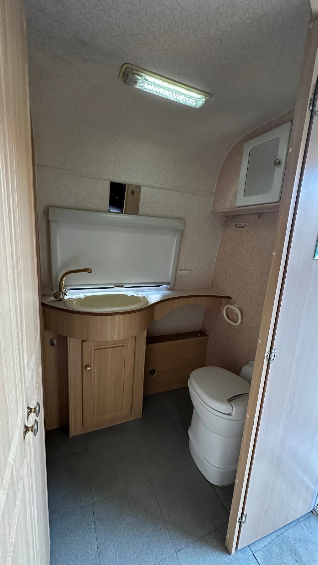 Каравана Fleetwood VANLANDER, снимка 13 - Каравани и кемпери - 55327290
