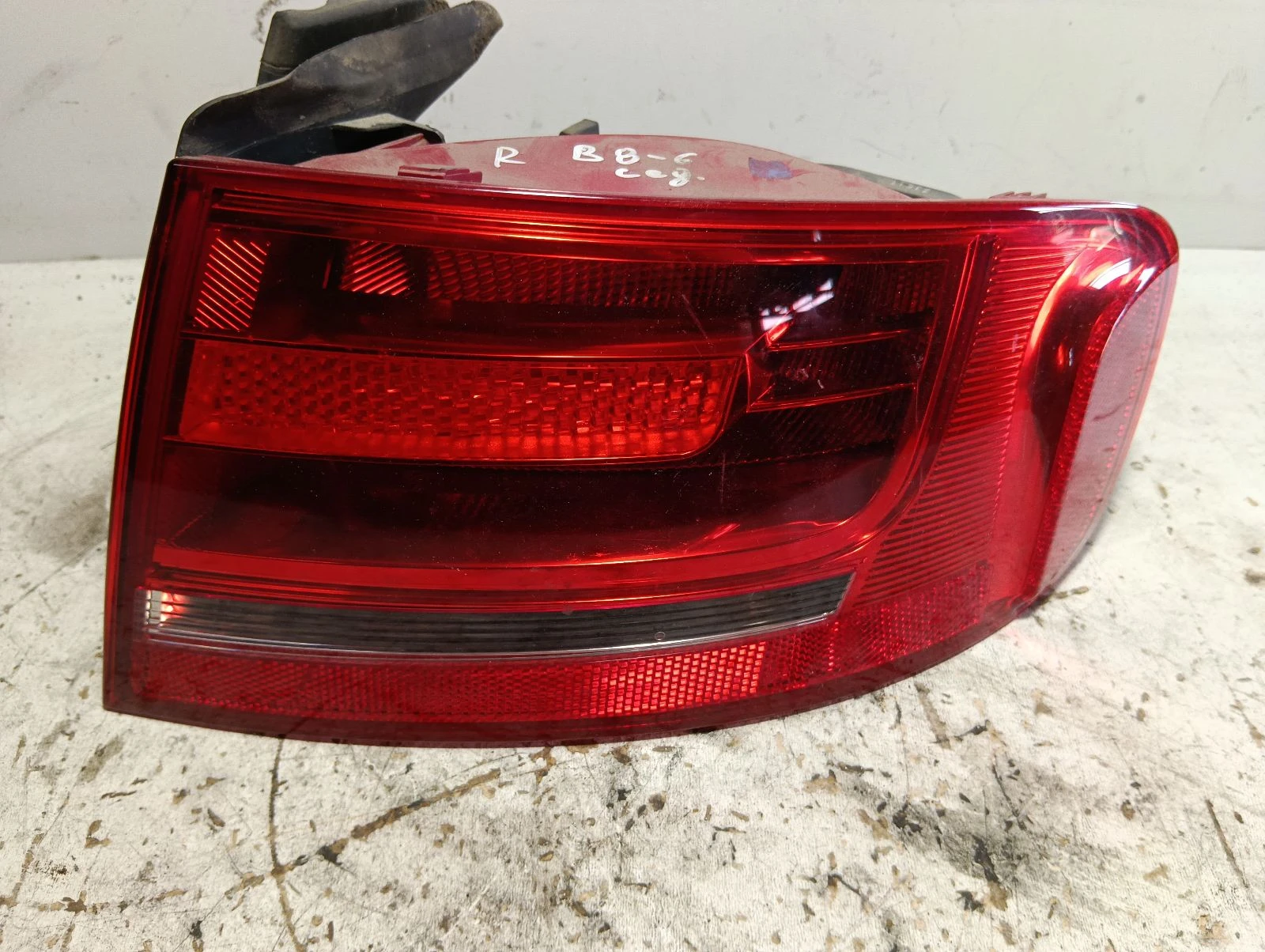 стоп десен външен седан  Audi A4