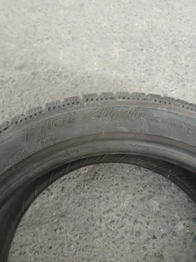 Гуми Зимни 245/45R18, снимка 2 - Гуми и джанти - 48796792