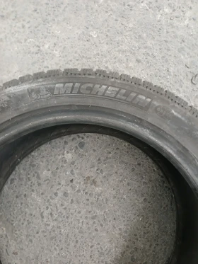 Гуми Зимни 245/45R18, снимка 1 - Гуми и джанти - 48796792