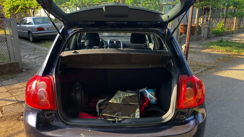 Toyota Auris 1.4i, снимка 9 - Автомобили и джипове - 52594652