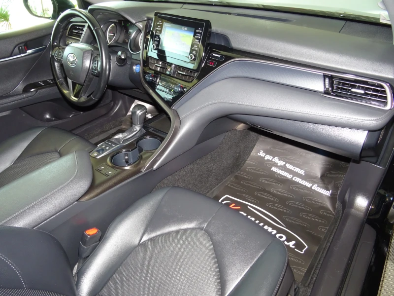 Toyota Camry 2.5 HYBRID DINAMIC 218кс, снимка 9 - Автомобили и джипове - 51331318