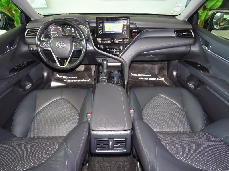 Toyota Camry 2.5 HYBRID DINAMIC 218кс, снимка 11 - Автомобили и джипове - 51331318