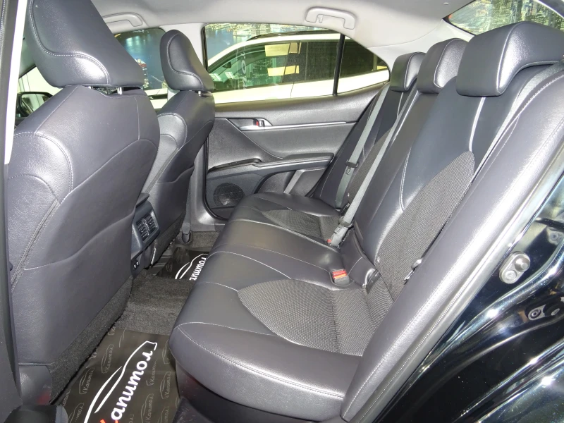 Toyota Camry 2.5 HYBRID DINAMIC 218кс, снимка 13 - Автомобили и джипове - 51331318