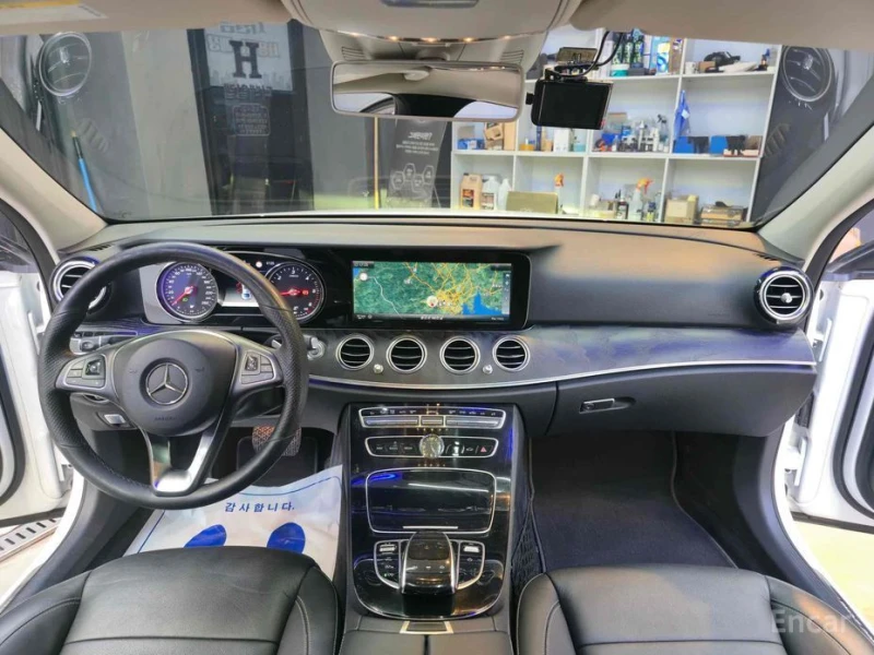 Mercedes-Benz E 220, снимка 7 - Автомобили и джипове - 52992303