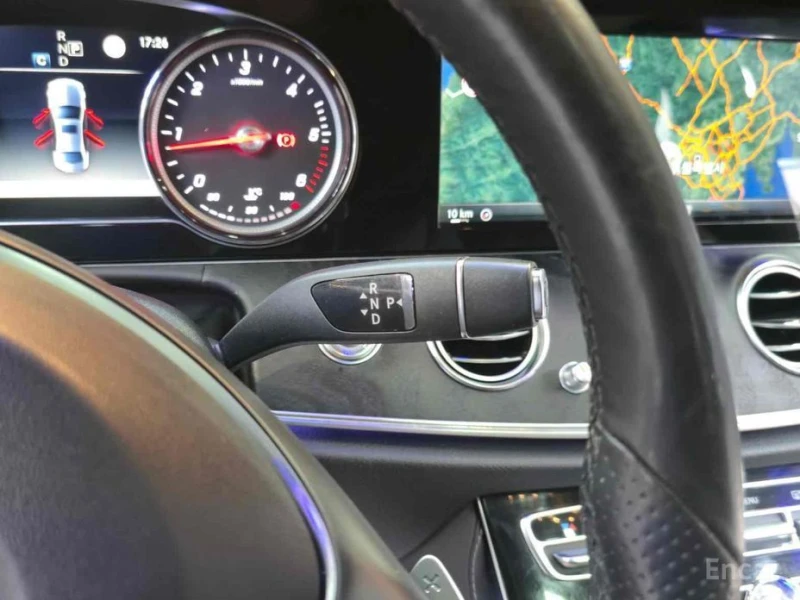 Mercedes-Benz E 220, снимка 10 - Автомобили и джипове - 52992303