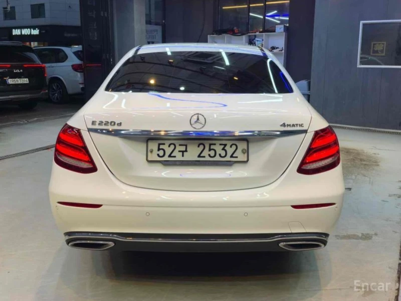 Mercedes-Benz E 220, снимка 4 - Автомобили и джипове - 52992303