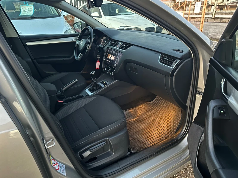 Skoda Octavia 1.6TDI, снимка 13 - Автомобили и джипове - 53136340