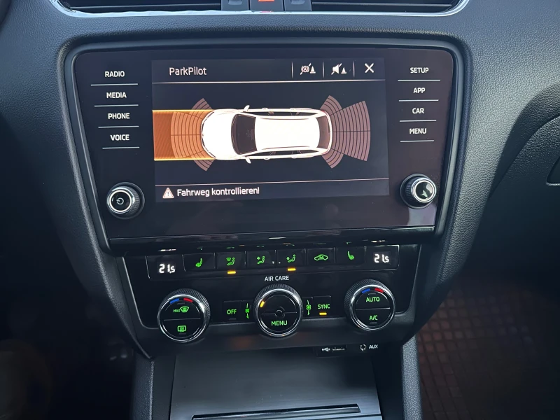 Skoda Octavia 1.6TDI, снимка 12 - Автомобили и джипове - 53136340
