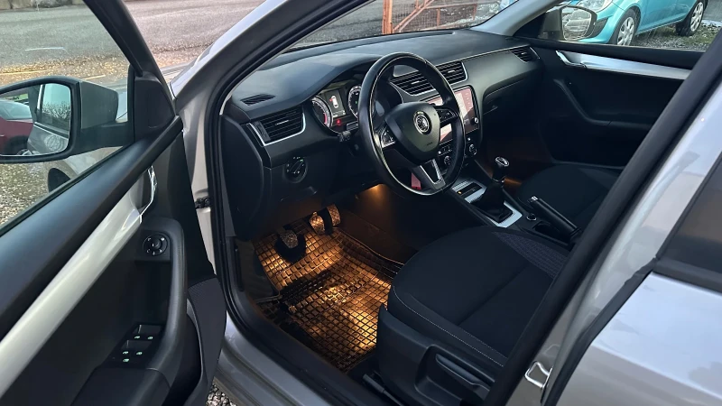 Skoda Octavia 1.6TDI, снимка 8 - Автомобили и джипове - 53136340