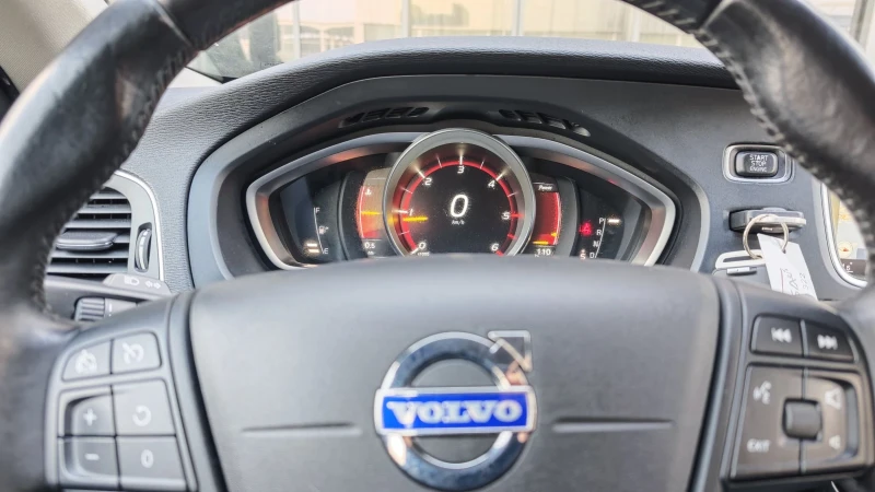 Volvo V40 1.6d автоматик, снимка 12 - Автомобили и джипове - 53194050