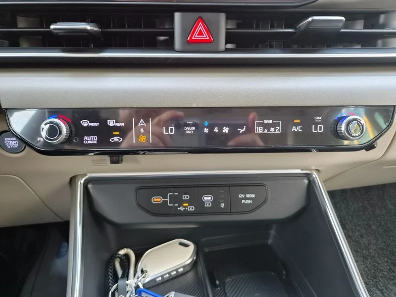 Kia Carnival 1.6 g4ft Automatic, снимка 11 - Автомобили и джипове - 55848164