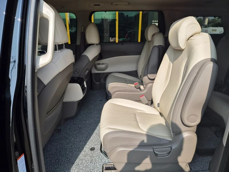 Kia Carnival 1.6 g4ft Automatic, снимка 16 - Автомобили и джипове - 55848164