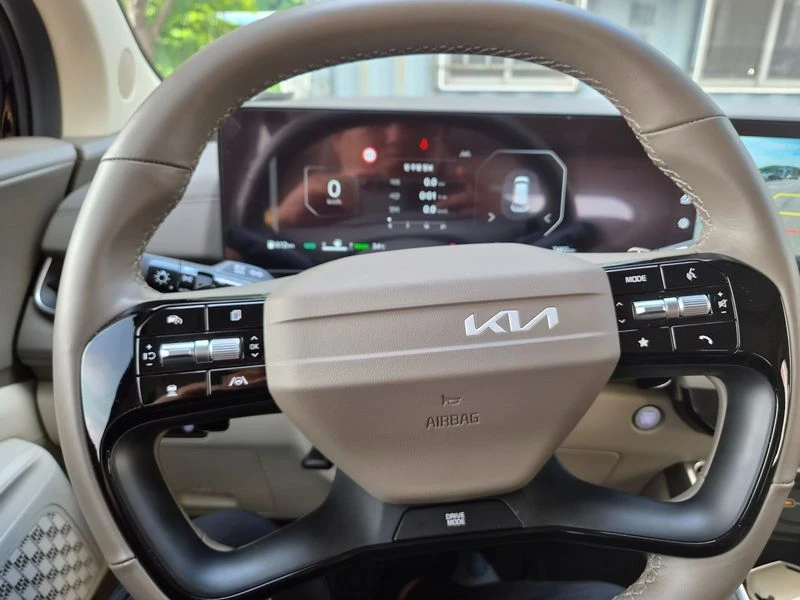 Kia Carnival 1.6 g4ft Automatic, снимка 14 - Автомобили и джипове - 55848164