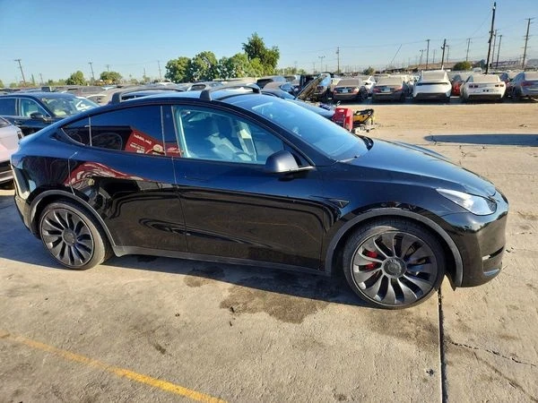Tesla Model Y, снимка 5 - Автомобили и джипове - 56104269