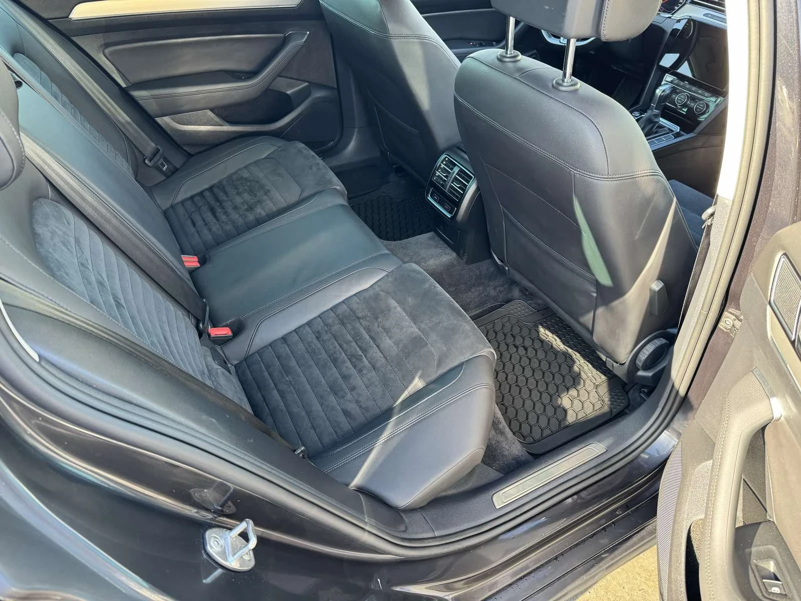 VW Passat R Line-150к.с. - изображение 10