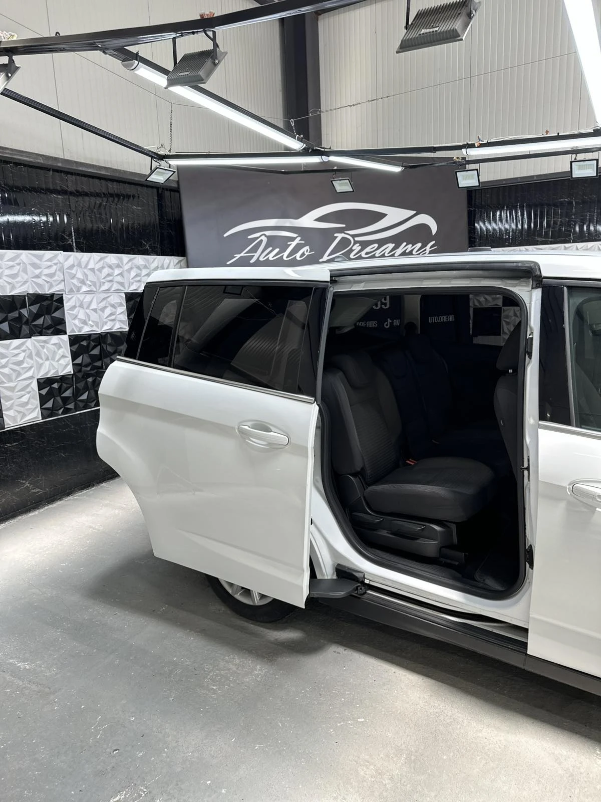 Ford C-max 1.5TDCi | 7-МЕСТЕН | РЕГИСТРИРАН - изображение 4