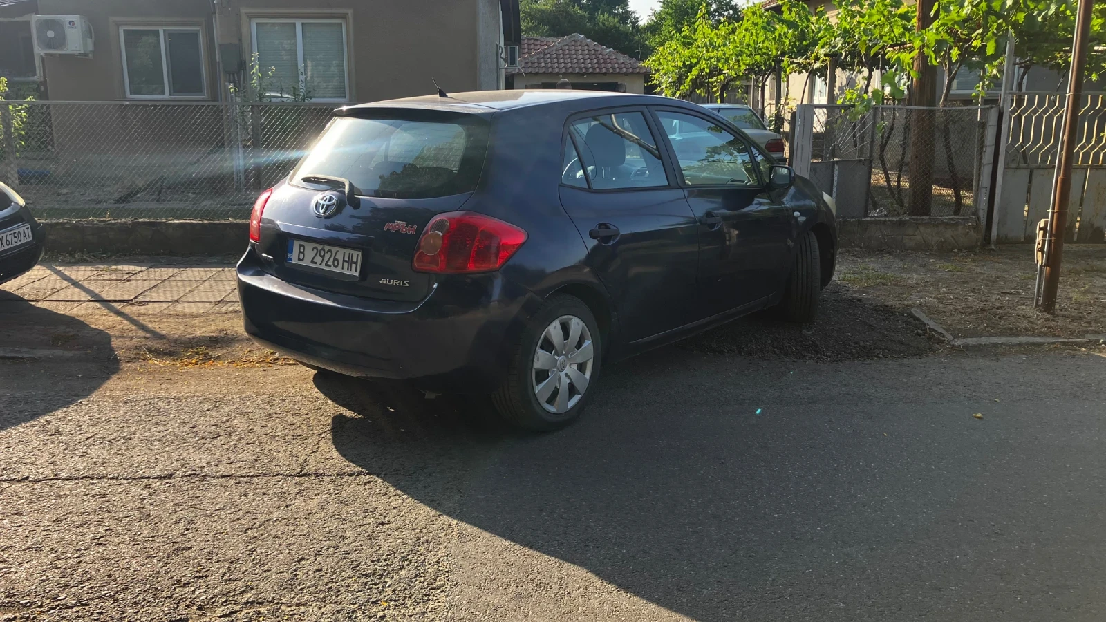 Toyota Auris 1.4i - изображение 2