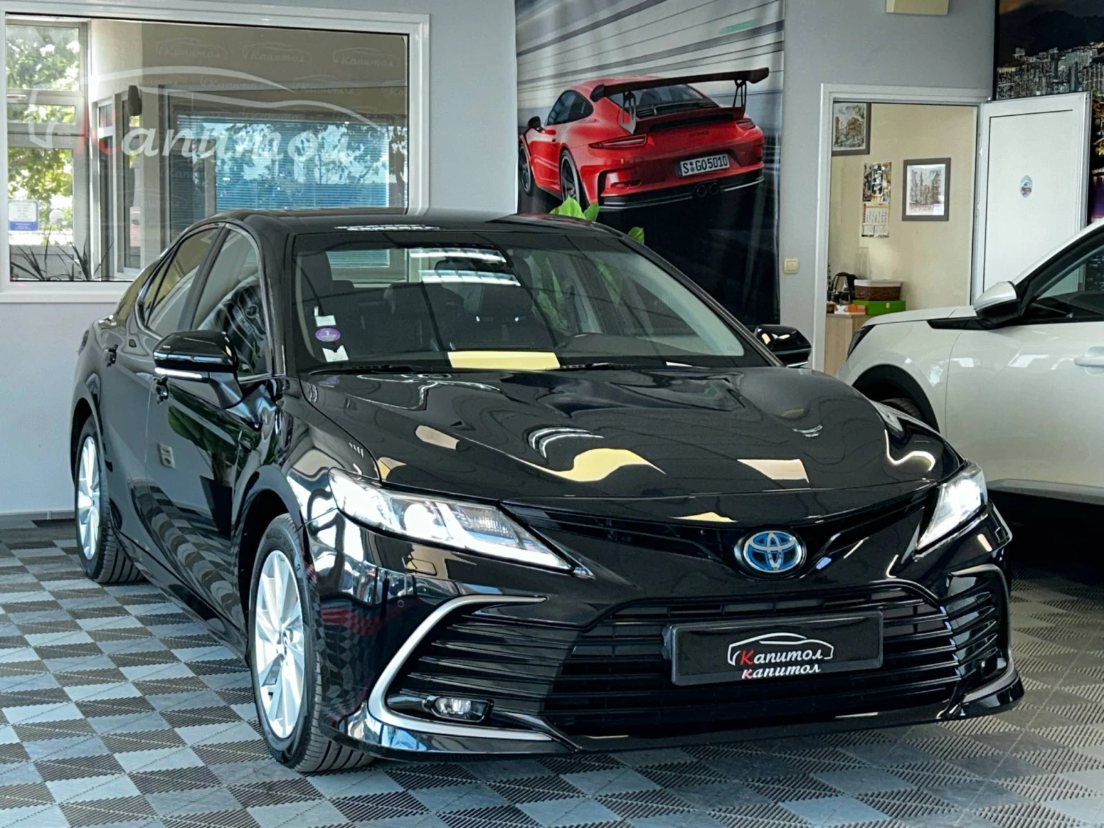 Toyota Camry 2.5 HYBRID DINAMIC 218кс - изображение 3