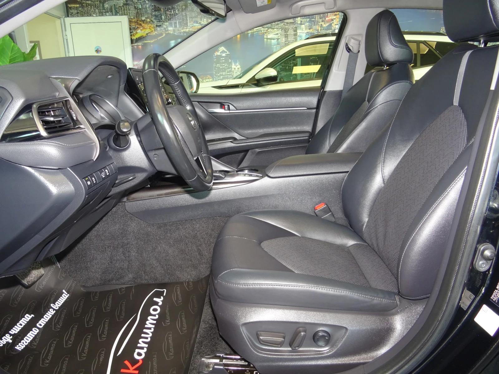 Toyota Camry 2.5 HYBRID DINAMIC 218кс - изображение 7