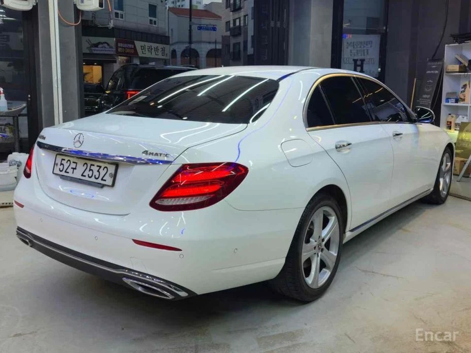 Mercedes-Benz E 220  - изображение 2