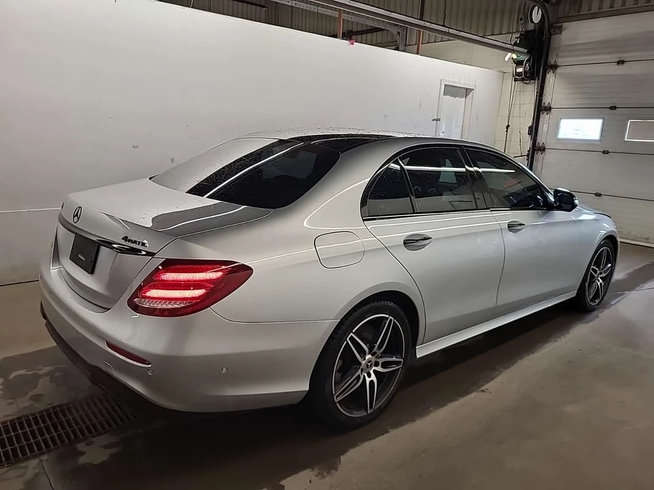 Mercedes-Benz E 450 /DISTRONIC/ CAMERA/ 360/BURMESTER, снимка 3 - Автомобили и джипове - 53866880