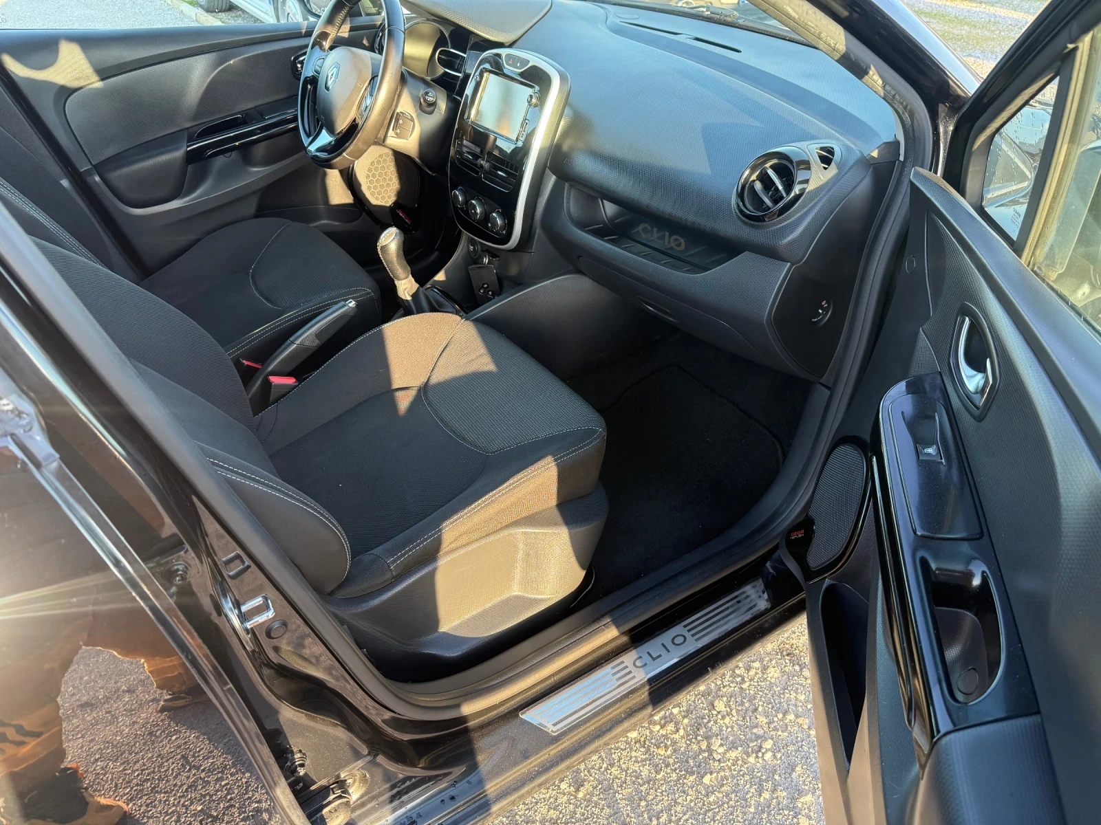 Renault Clio 1.5 DCI, снимка 9 - Автомобили и джипове - 53896957