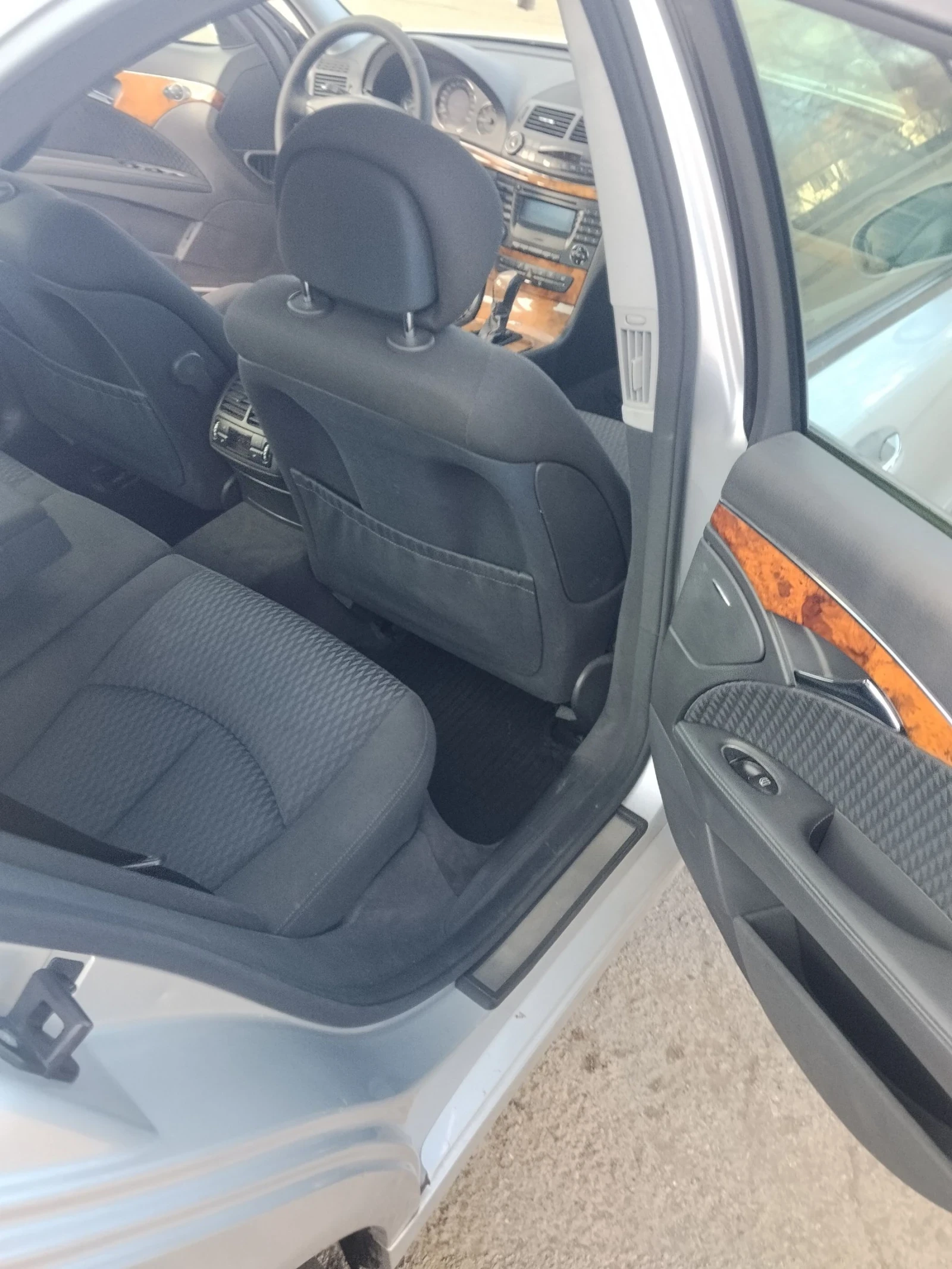 Mercedes-Benz E 200 1.8, снимка 9 - Автомобили и джипове - 53904750