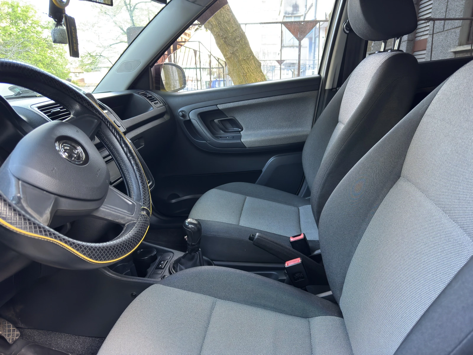 Skoda Fabia II, снимка 6 - Автомобили и джипове - 54858393