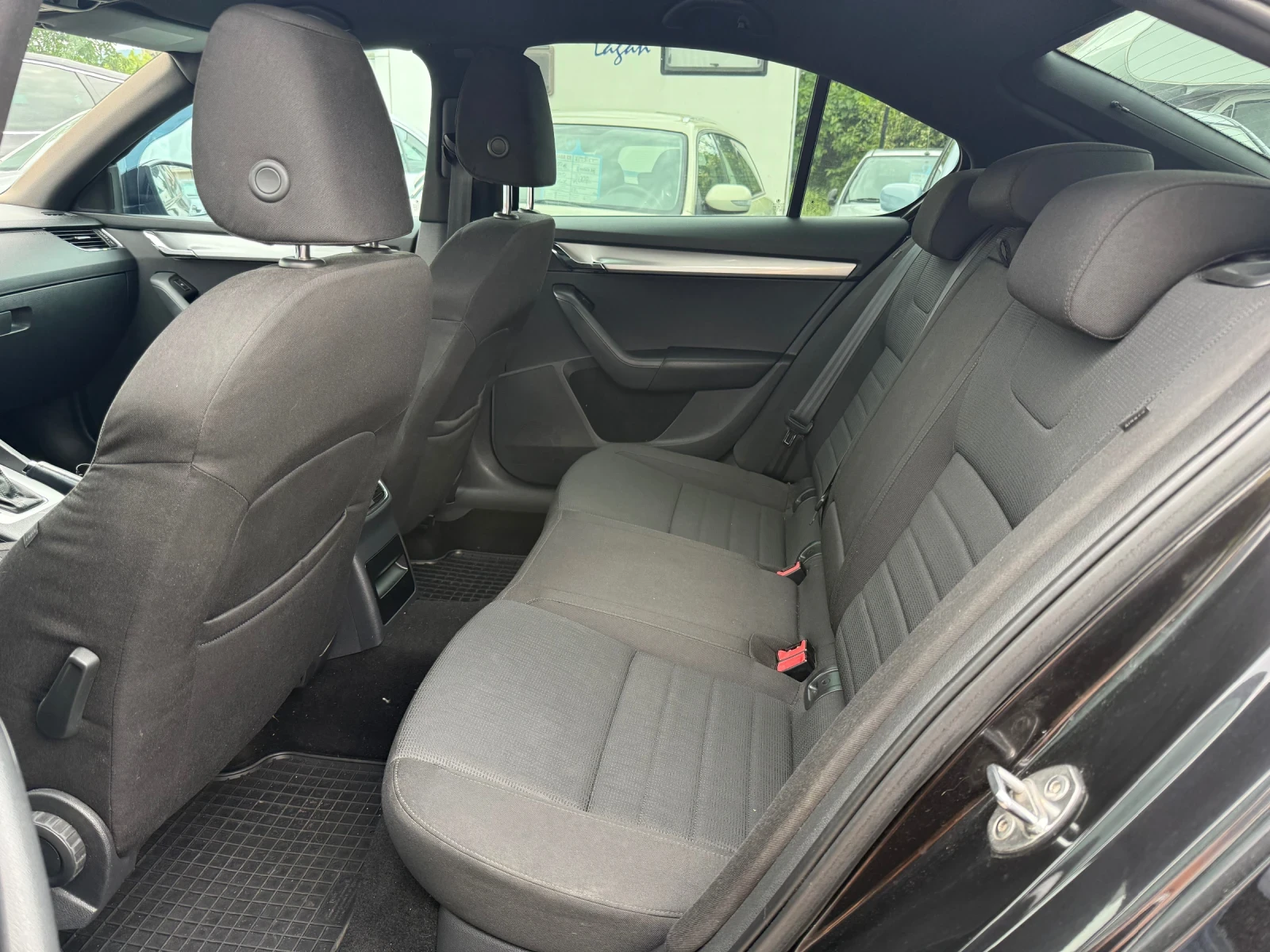 Skoda Octavia 2.0TDI 150kc Avtomatik, снимка 15 - Автомобили и джипове - 55150467
