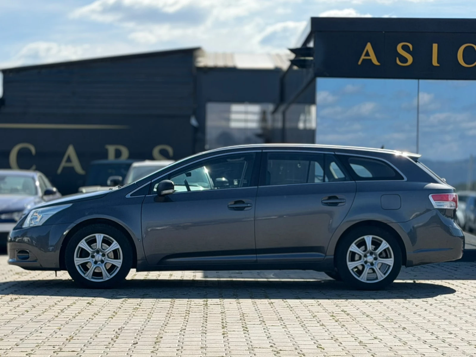 Toyota Avensis / 2.0D / 126HP / EURO 5 /, снимка 2 - Автомобили и джипове - 56295783