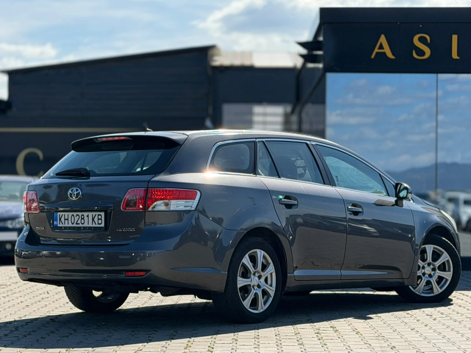Toyota Avensis / 2.0D / 126HP / EURO 5 /, снимка 5 - Автомобили и джипове - 56295783