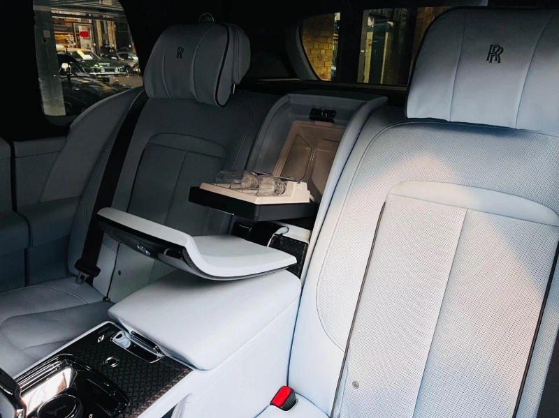 Rolls-Royce Cullinan SERIES II/BLACK BADGE/BESPOKE/SHOOTING STAR/4-SEAT, снимка 15 - Автомобили и джипове - 51606778