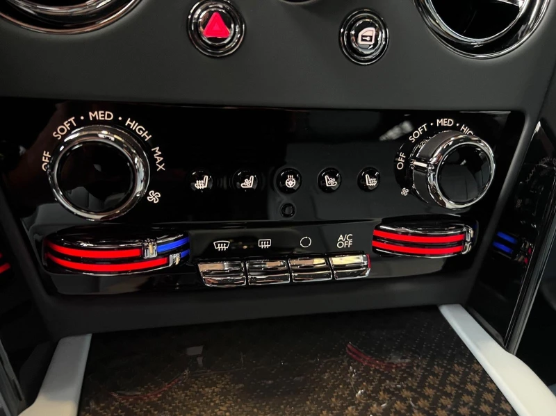 Rolls-Royce Cullinan SERIES II/BLACK BADGE/BESPOKE/SHOOTING STAR/4-SEAT, снимка 11 - Автомобили и джипове - 51606778