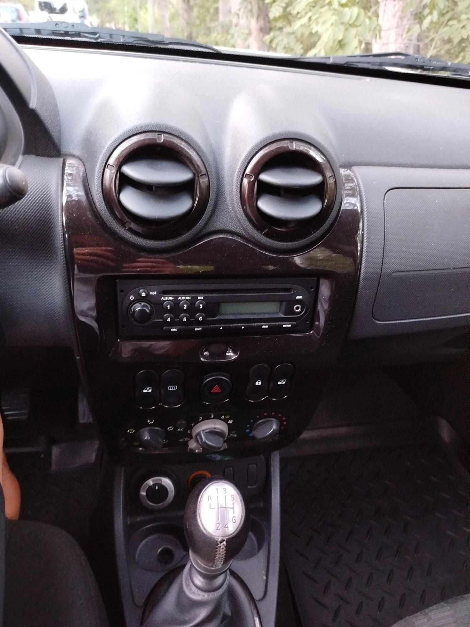 Dacia Duster 1.5 dci 110 4х4 - изображение 6