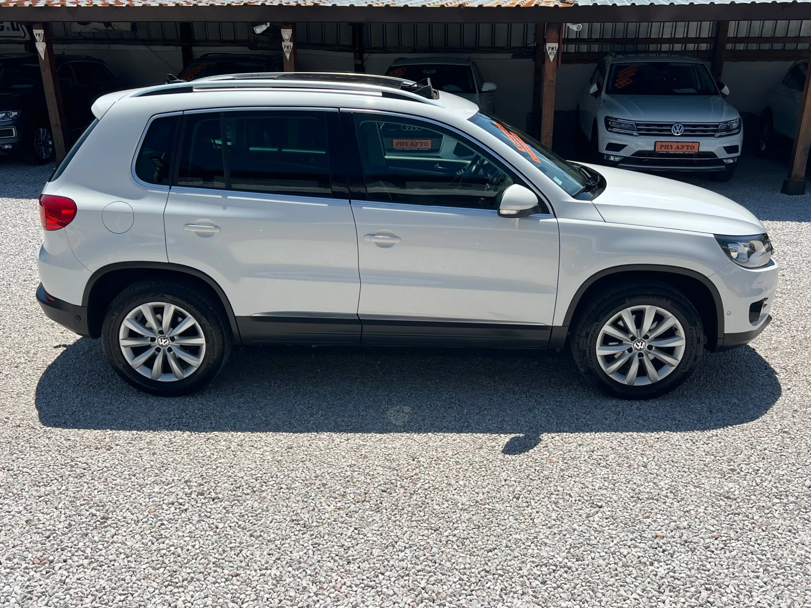 VW Tiguan 2.0TDI* 100%km* LED* PANORAMA* MULTI VOLAN* NAVI* , снимка 13 - Автомобили и джипове - 55421957