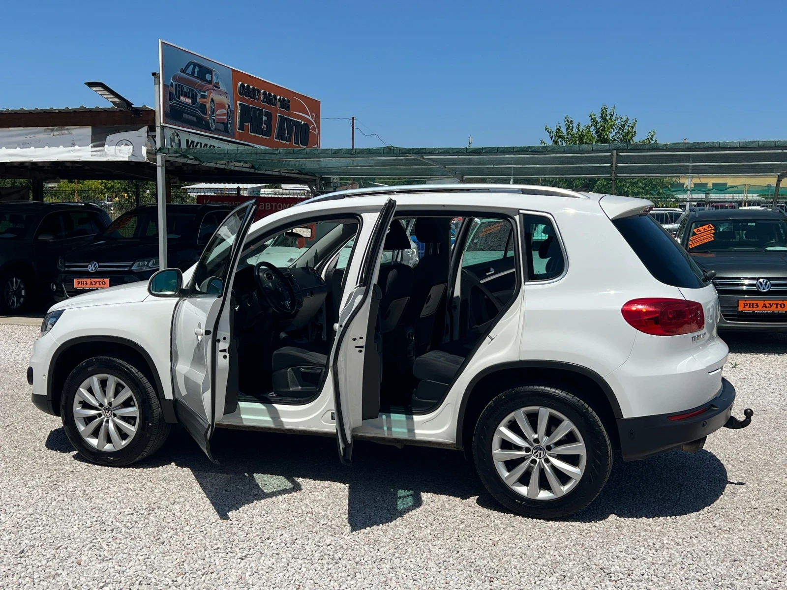 VW Tiguan 2.0TDI* 100%km* LED* PANORAMA* MULTI VOLAN* NAVI* , снимка 11 - Автомобили и джипове - 55421957