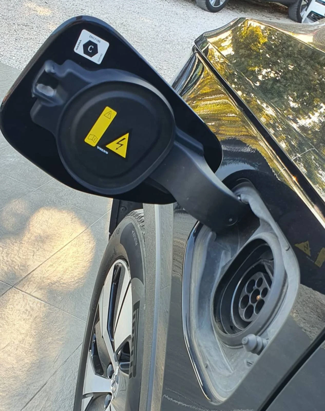 Volvo XC40 Т4 Plug-in Hybrid, снимка 5 - Автомобили и джипове - 55833610